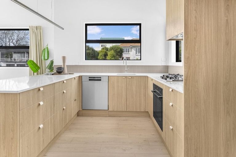 Photo of property in 7u4 Tarbett Road, Hillcrest, Hamilton, 3216