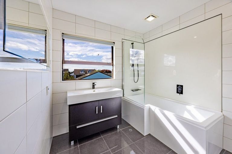 Photo of property in 48 Spriggs Crescent, Greenmeadows, Napier, 4112