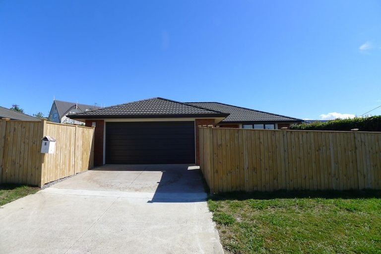 Photo of property in 2 Renata Crescent, Te Atatu Peninsula, Auckland, 0610