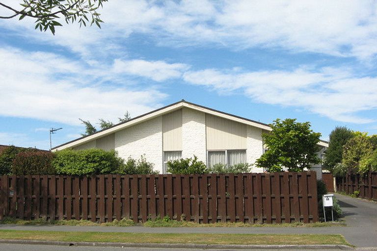 Photo of property in 52 Royal Park Drive, Parklands, Christchurch, 8083