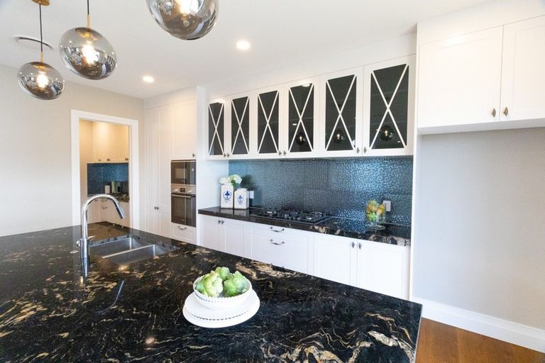 Photo of property in 32 Maka Terrace, Orewa, 0931