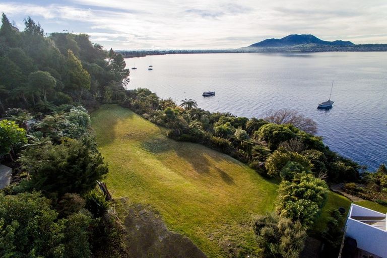 Photo of property in 19 Te Kopua Street, Acacia Bay, Taupo, 3330