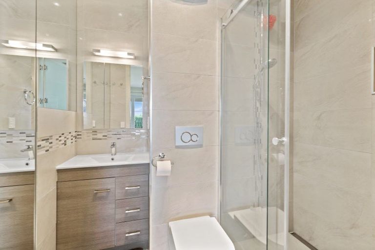 Photo of property in 15 Tarahunga Road, Levin, 5571