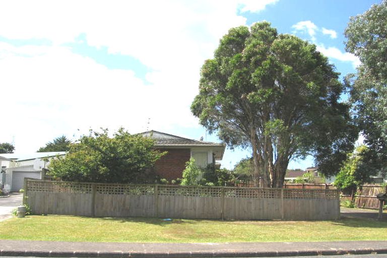 Photo of property in 1/7 Salamanca Road, Sunnynook, Auckland, 0620