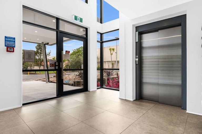 Photo of property in 14f/30 Westward Ho, Glen Eden, Auckland, 0602