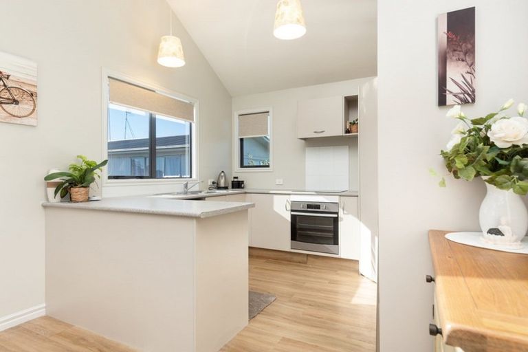 Photo of property in 100b Simpson Road, Papamoa Beach, Papamoa, 3118