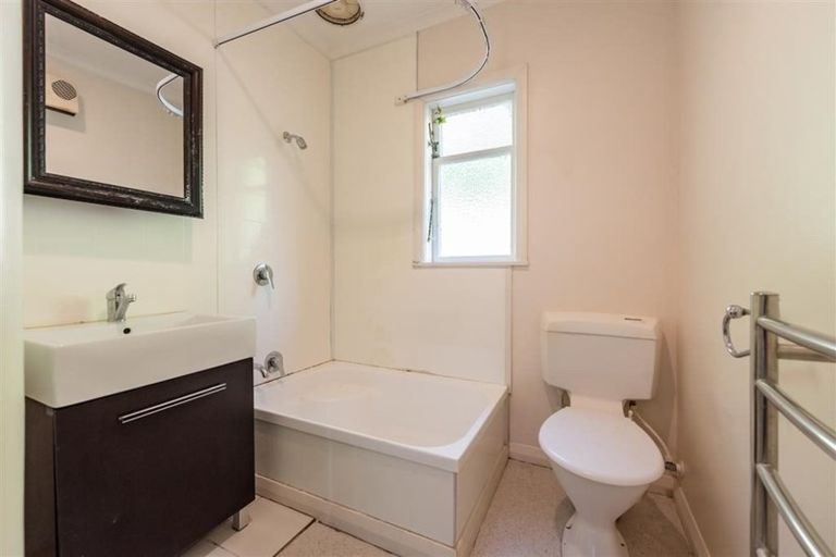Photo of property in 8 Pimble Avenue, Karori, Wellington, 6012