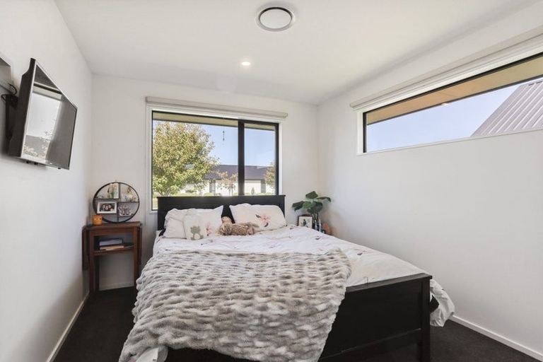 Photo of property in 7 Valour Drive, Rangiora, 7400