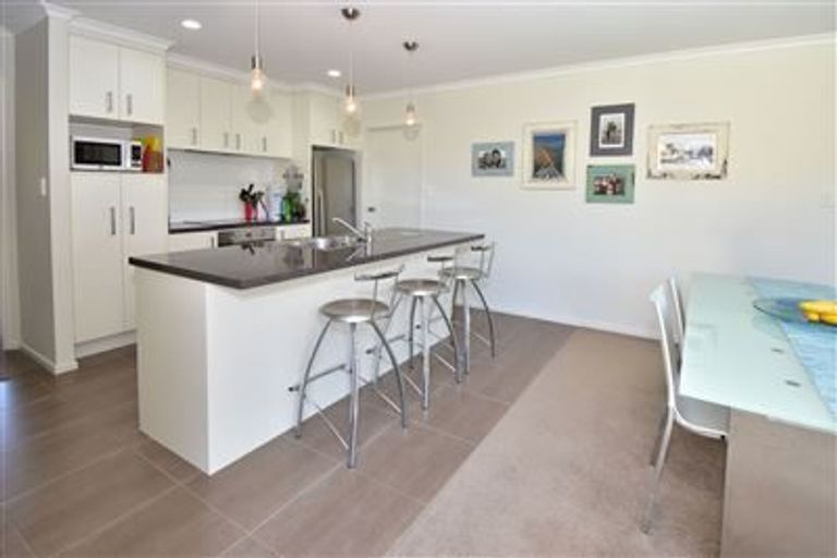 Photo of property in 19 Seamount Drive, Red Beach, 0932