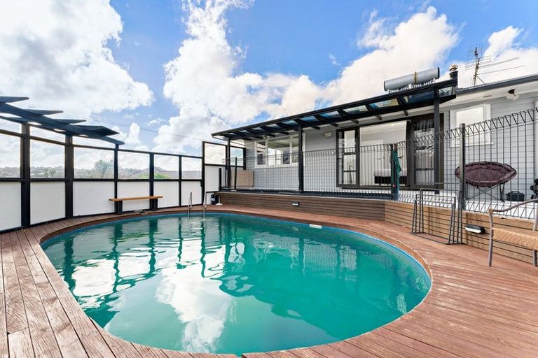 Photo of property in 18 Murray Road, Te Atatu Peninsula, Auckland, 0610