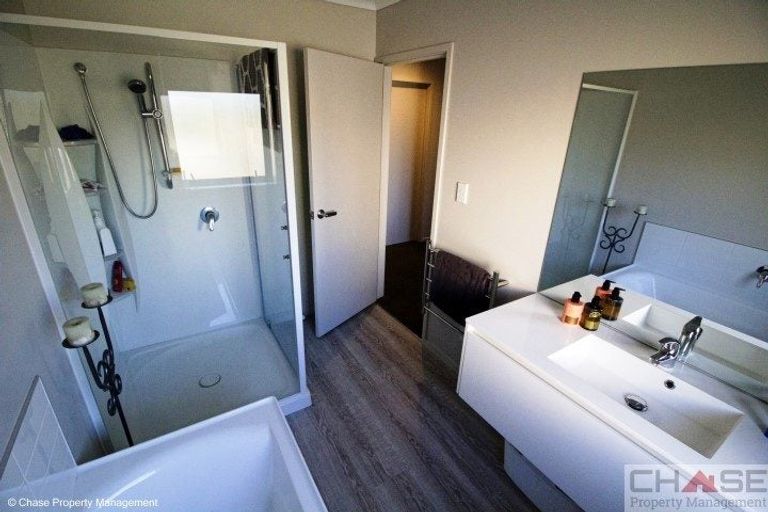 Photo of property in 16a Holiday Road, Stanmore Bay, Whangaparaoa, 0932