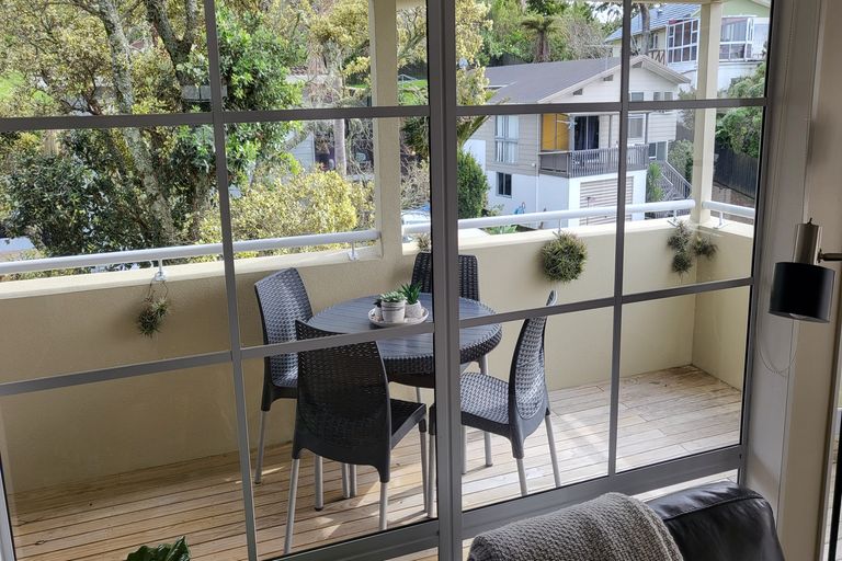 Photo of property in 37 John Dee Crescent, Red Beach, 0932