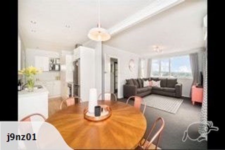 Photo of property in 3/10 Coroglen Avenue, Birkenhead, Auckland, 0626