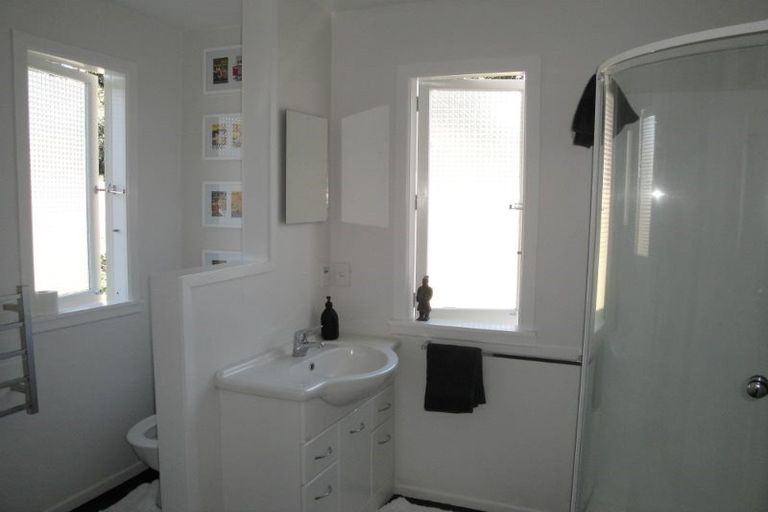 Photo of property in 25 Rua Street, Lyall Bay, Wellington, 6022