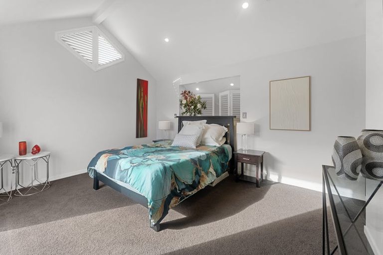 Photo of property in 2/8 Phillip Parade, Forrest Hill, Auckland, 0620