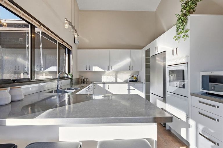 Photo of property in 9 Oregon Drive, Kelvin Heights, Queenstown, 9300