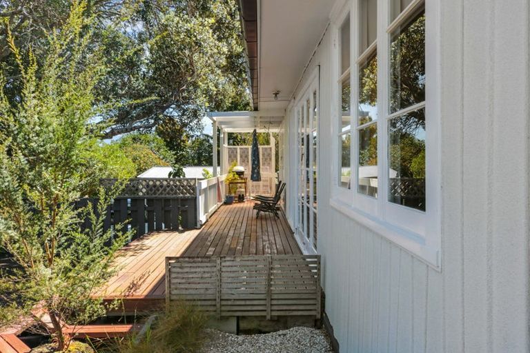 Photo of property in 1 Marewa Street, Te Atatu South, Auckland, 0610