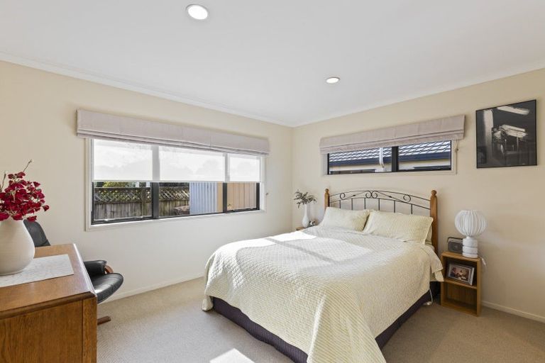 Photo of property in 6 Royal Heights, Glen Avon, New Plymouth, 4312