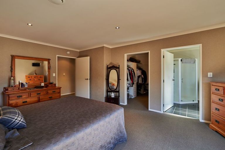 Photo of property in 5 Levi Place, Kelvin Grove, Palmerston North, 4414