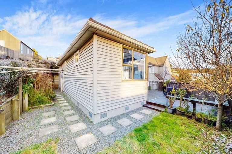 Photo of property in 14c Bracken Road, Newlands, Wellington, 6037