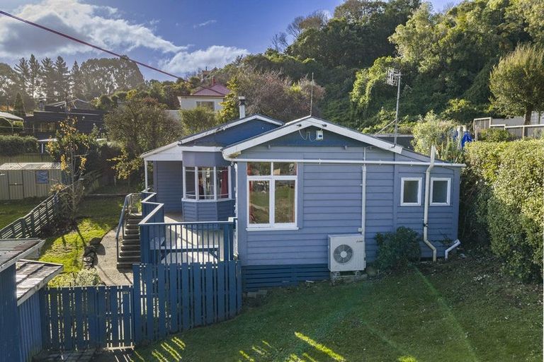 Photo of property in 7 Dickson Street, Macandrew Bay, Dunedin, 9014