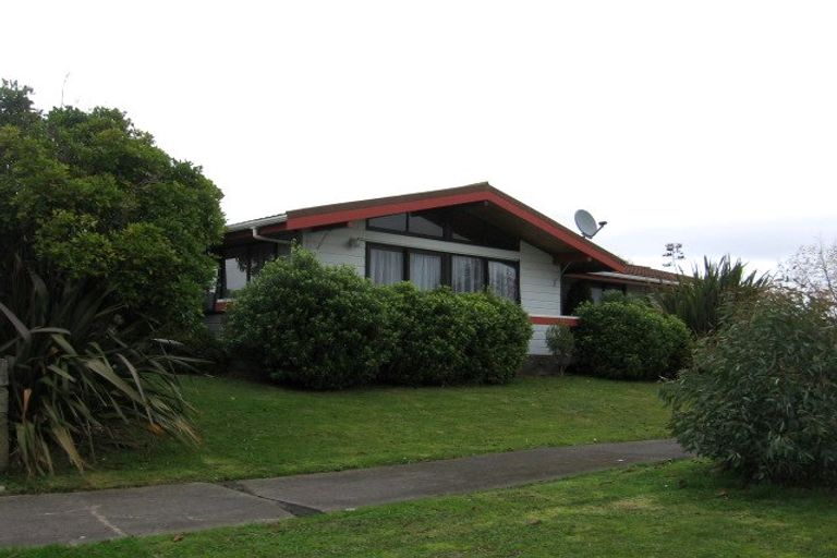 Photo of property in 6 Suzanne Grove, Kelvin Grove, Palmerston North, 4414