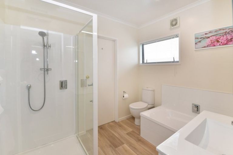 Photo of property in 19 Moffat Road, Red Beach, 0932