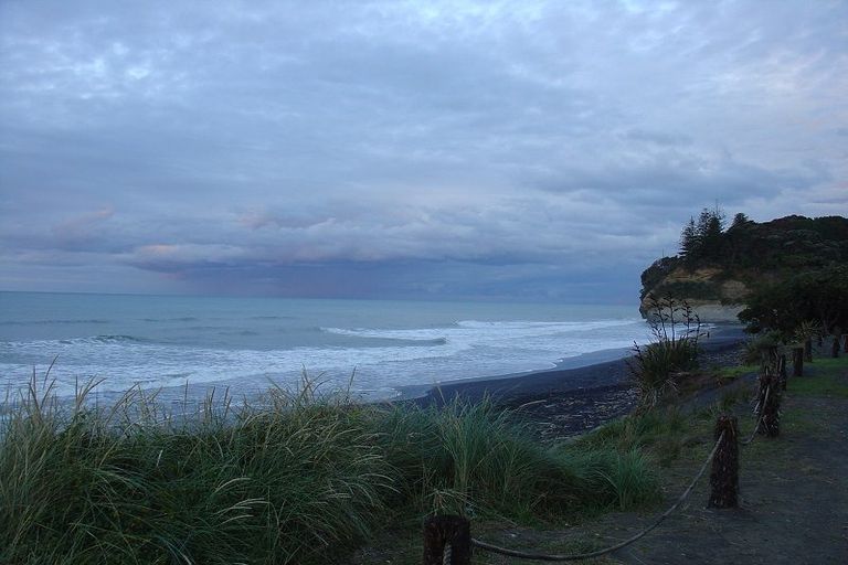 Photo of property in 30 Beach Road, Urenui, 4377