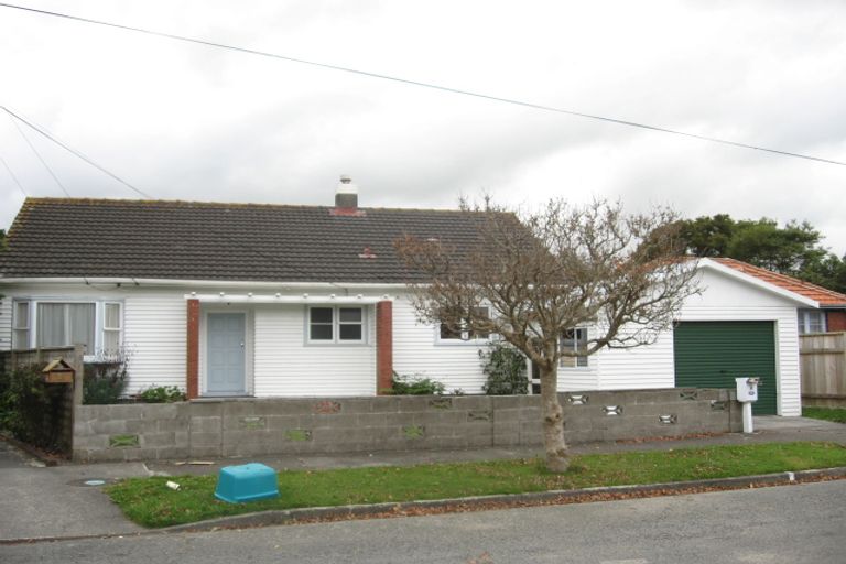 Photo of property in 2 Hobbs Grove, Epuni, Lower Hutt, 5011