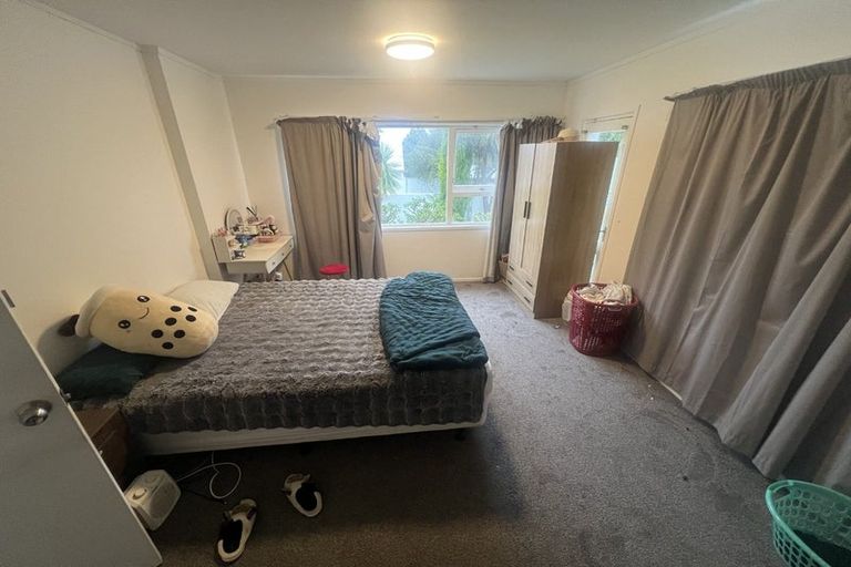 Photo of property in 69 Chelsea View Drive, Chatswood, Auckland, 0626