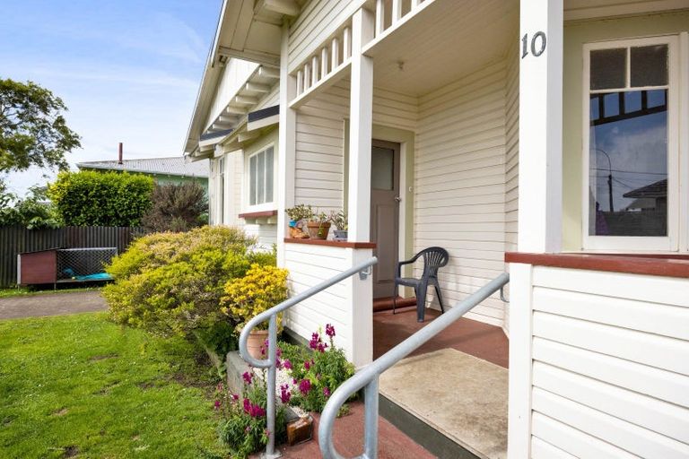Photo of property in 10 Morrissey Street, Hawera, 4610