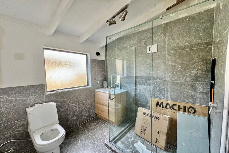 Photo of property in 2/16 Moxham Grove, Massey, Auckland, 0614