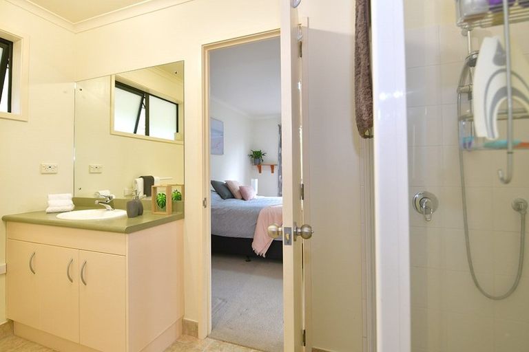 Photo of property in 30 Cabeleigh Drive, Helensville, 0800