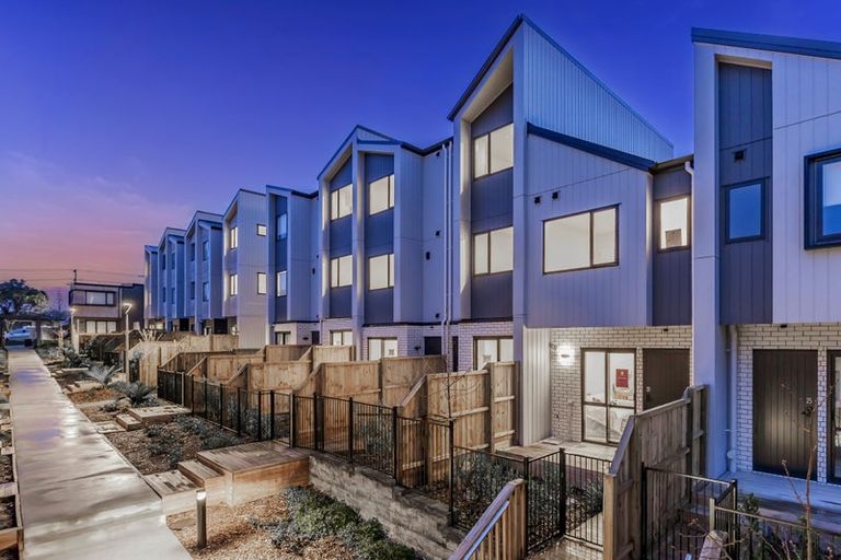 Photo of property in 17 Paetai Lane, Te Atatu Peninsula, 0610