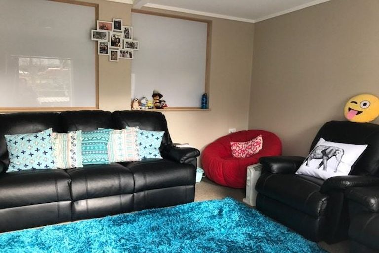Photo of property in 2/15 Lancelot Place, Glenfield, Auckland, 0629