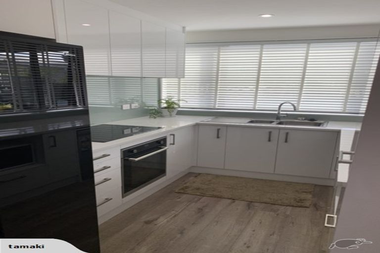 Photo of property in 2/31 Kenderdine Road, Papatoetoe, Auckland, 2025