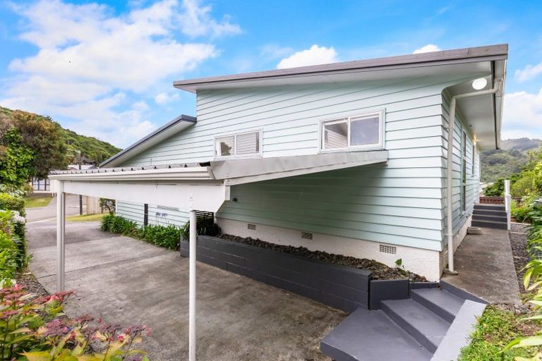 Photo of property in 6b Ely Grove, Wainuiomata, Lower Hutt, 5014