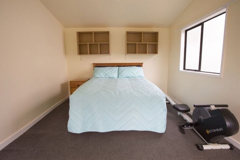 Photo of property in 2 Oban Place, Awapuni, Palmerston North, 4412