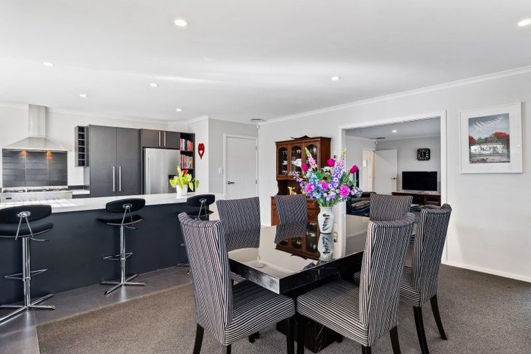 Photo of property in 25 Chestnut Close, Kelvin Grove, Palmerston North, 4414