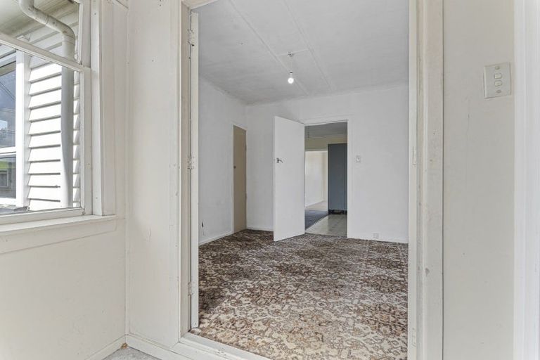 Photo of property in 44 Egmont Road, Waiwhakaiho, New Plymouth, 4312