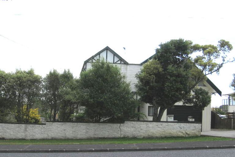 Photo of property in 2/10 Firth Road, Torbay, Auckland, 0630
