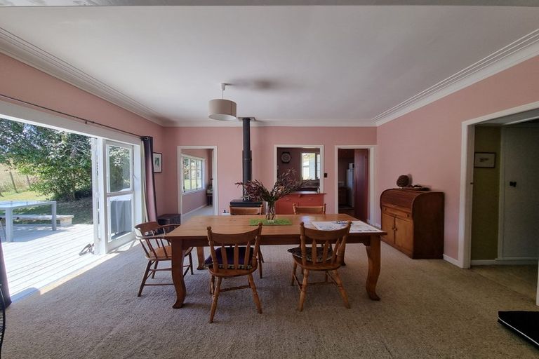 Photo of property in 17 Edwards Avenue, Henderson, Auckland, 0610