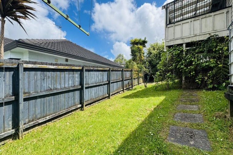 Photo of property in 15 Loughanure Place, Massey, Auckland, 0614