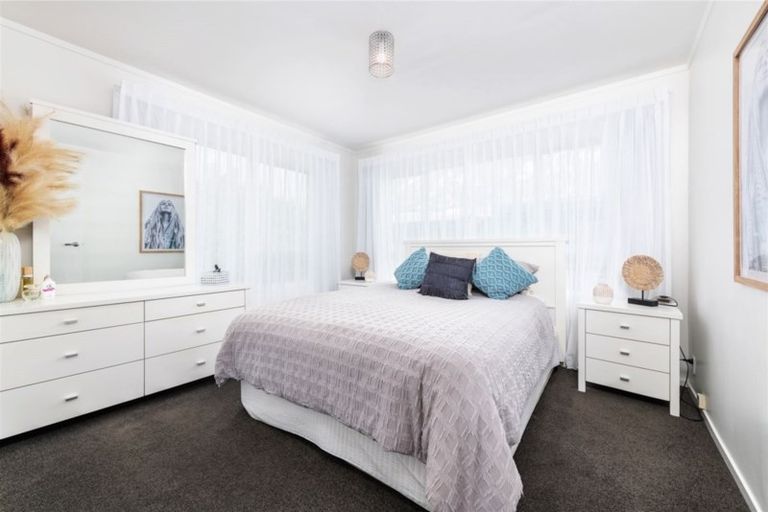 Photo of property in 2/25 Lucinda Place, Glen Eden, Auckland, 0602