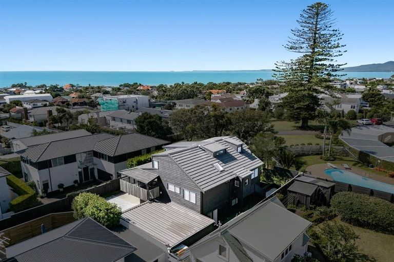 Photo of property in 2/10 Sylvan Park Avenue, Milford, Auckland, 0620