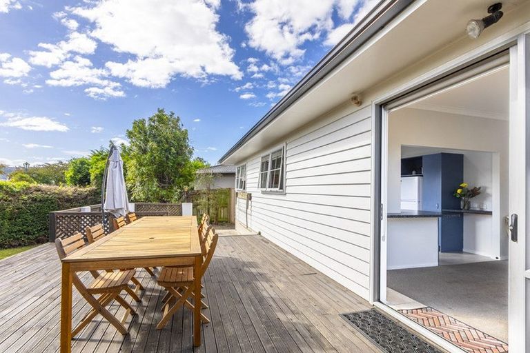 Photo of property in 114 Avondale Road, Taradale, Napier, 4112