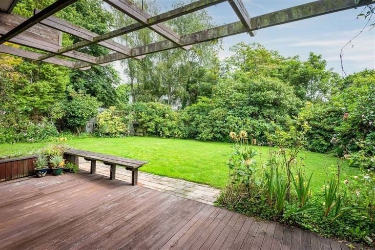 Photo of property in 22 Powell Crescent, Ilam, Christchurch, 8041