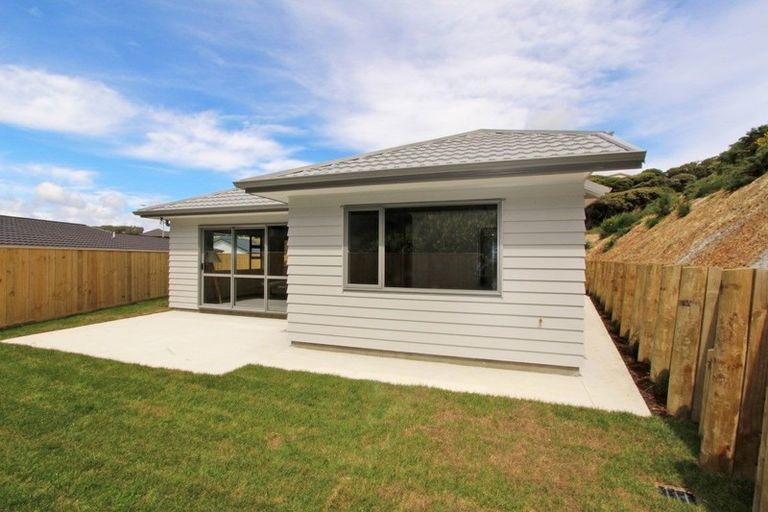 Photo of property in 16 Spritsail Place, Whitby, Porirua, 5024