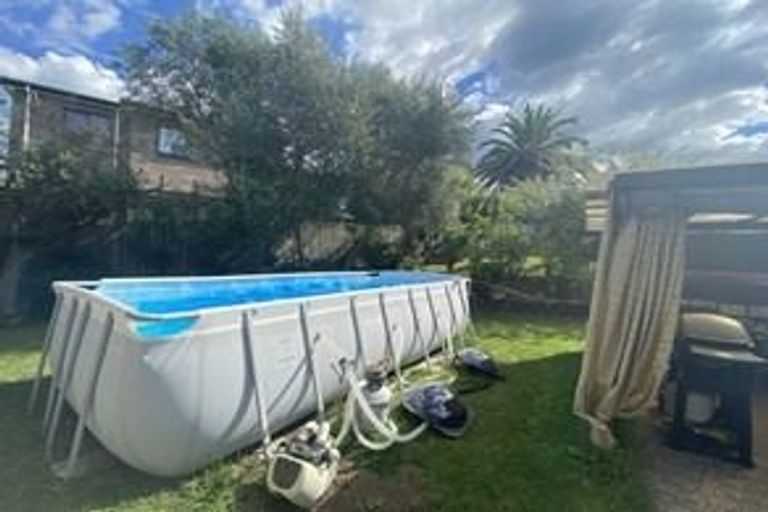 Photo of property in 15 Malin Place, Pinehill, Auckland, 0632