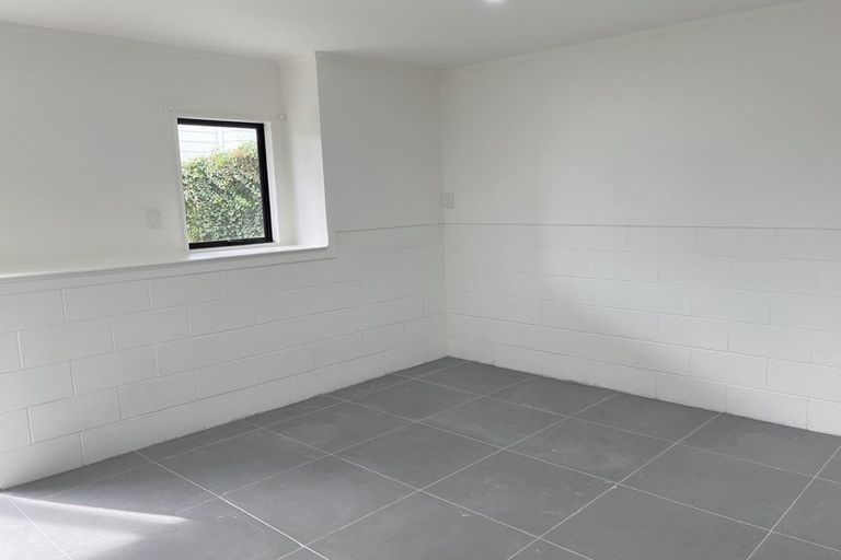 Photo of property in 1/17 Powrie Street, Glenfield, Auckland, 0629